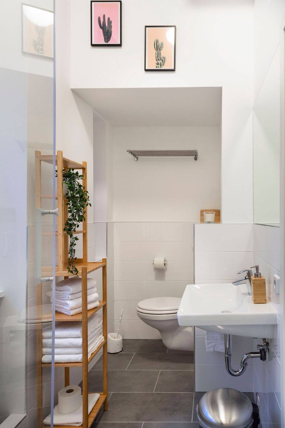 Charming 3-Room Fully Furnished Apartment, Ground Floor