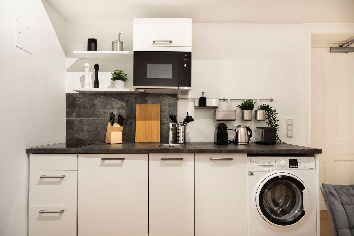 Charming 3-Room Fully Furnished Apartment, Ground Floor