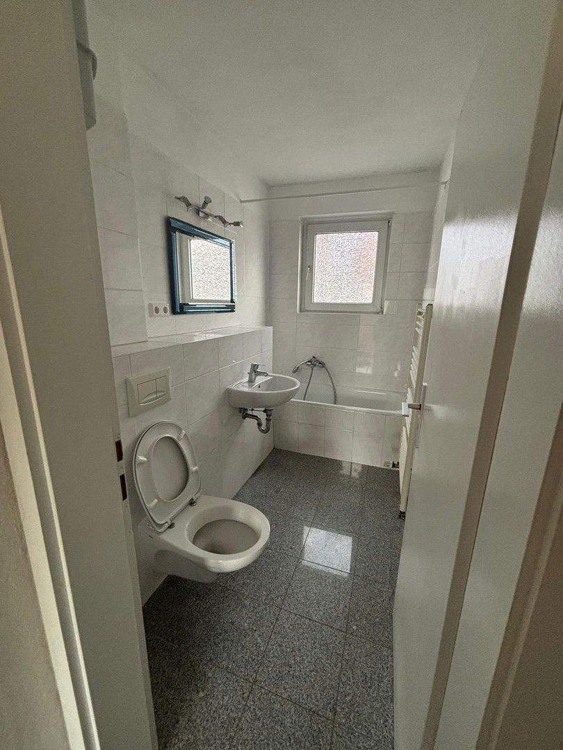 3-Room Apartment with Balcony in Central Location