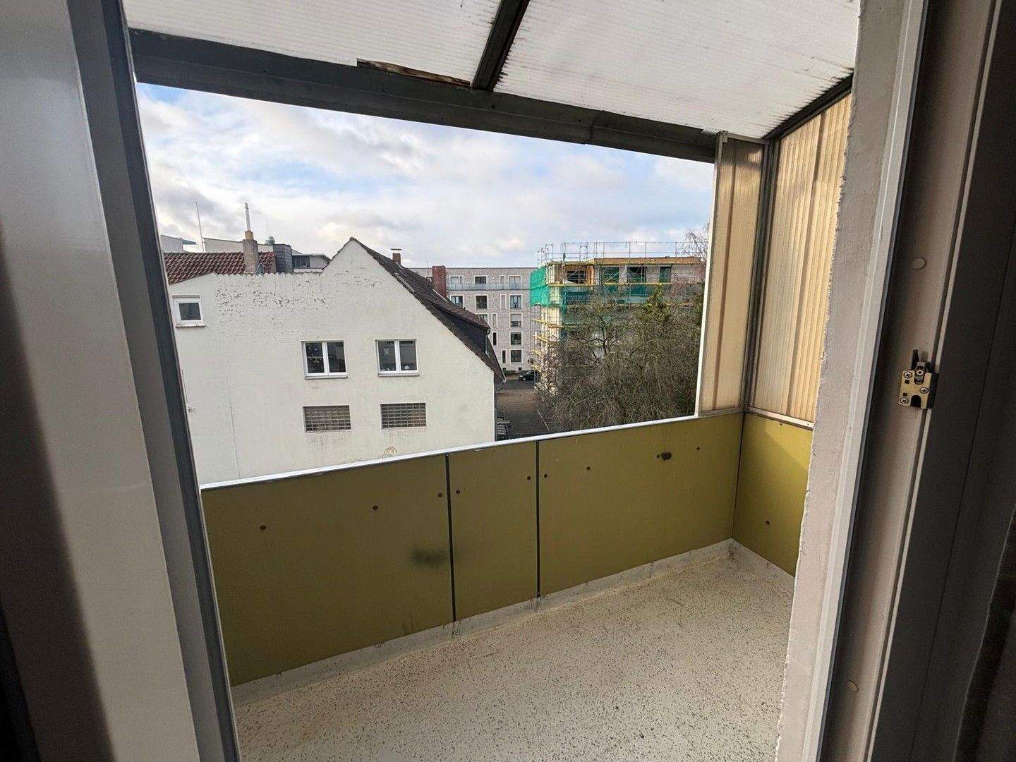 3-Room Apartment with Balcony in Central Location