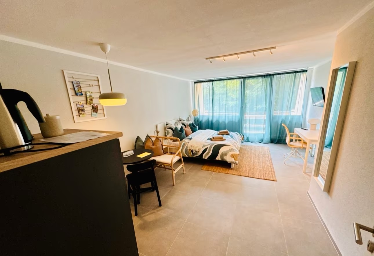 Modern 1-Room Apartment with Balcony, Fully Renovated – Sankt Englmar