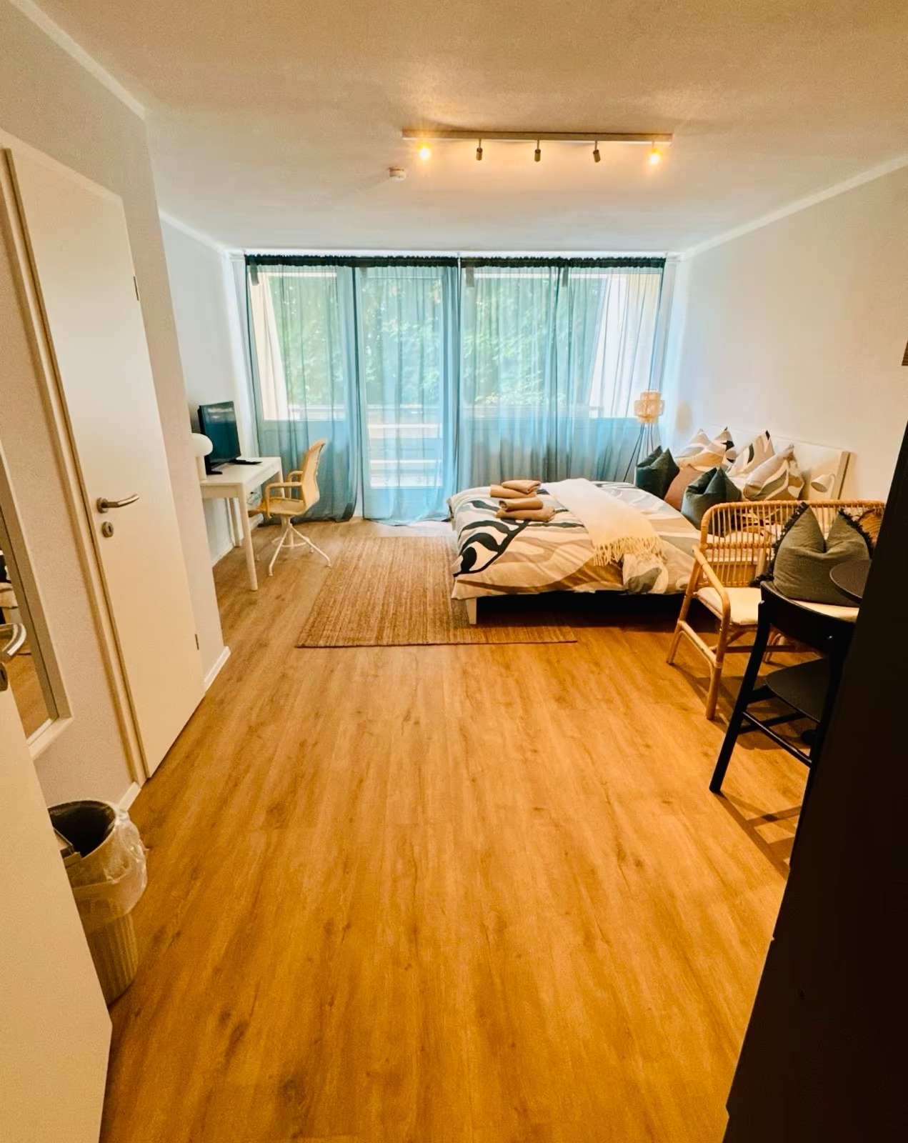 Modern 1-Room Apartment with Balcony, Fully Renovated – Sankt Englmar