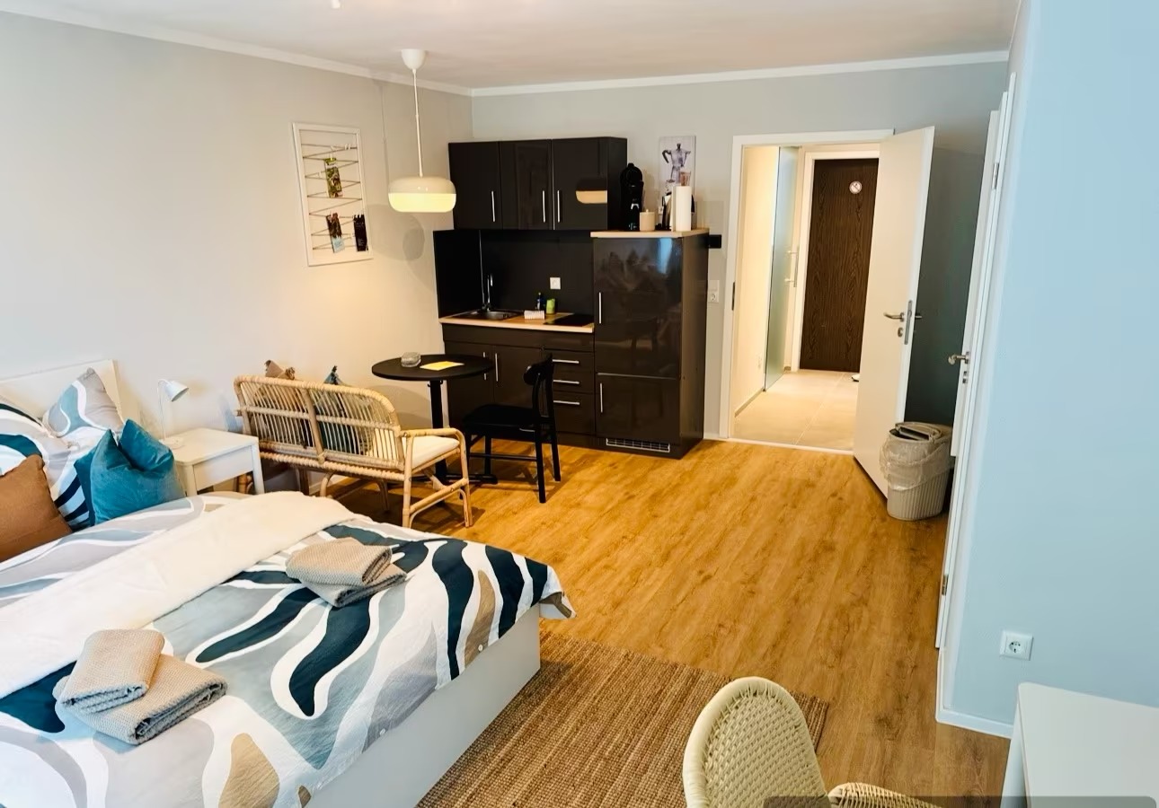 Modern 1-Room Apartment with Balcony, Fully Renovated – Sankt Englmar