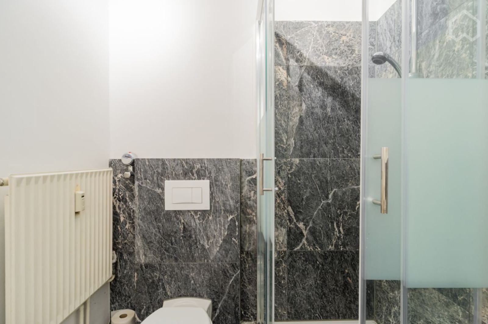 Charming 2-Room Altbau Apartment with High Ceilings