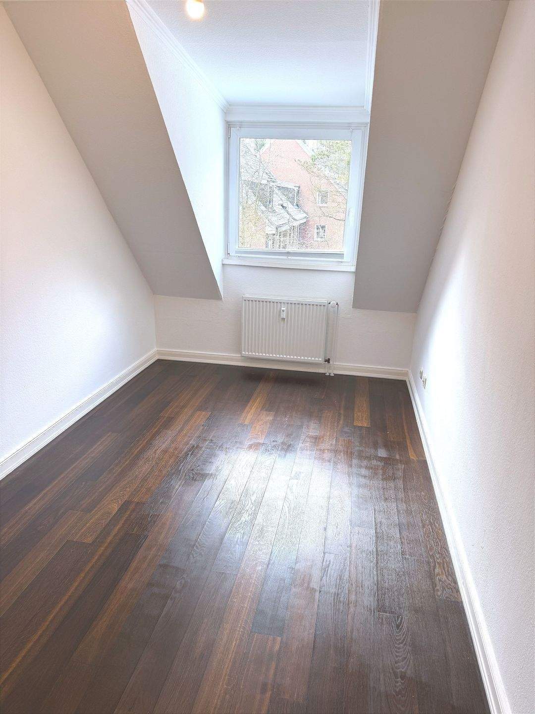 Modern 3-Room Penthouse Apartment with Balcony & Terrace – Green Setting in Rissen