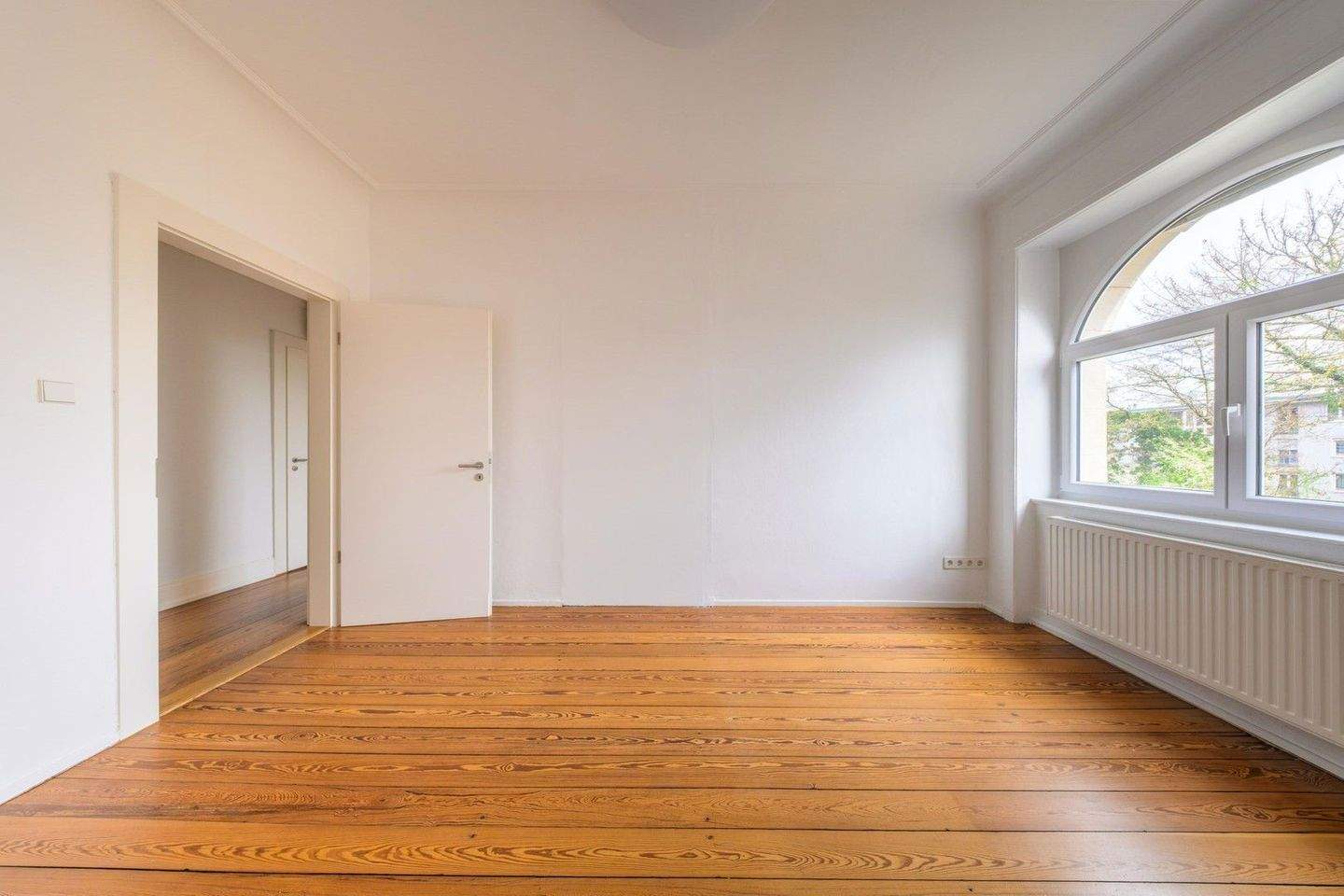 Spacious 3-Room Apartment with Additional Living Area – Stuttgart-Nord