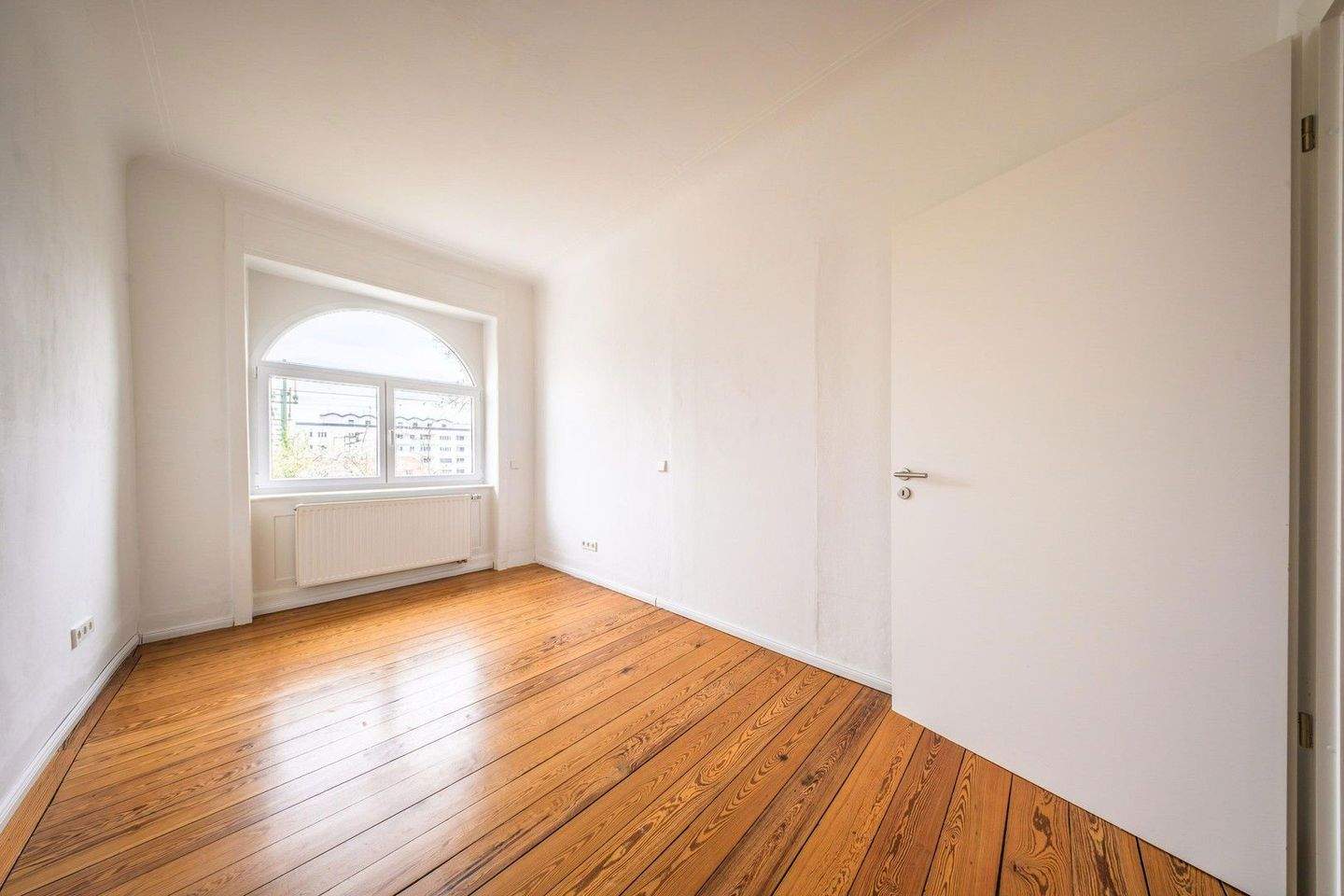 Spacious 3-Room Apartment with Additional Living Area – Stuttgart-Nord