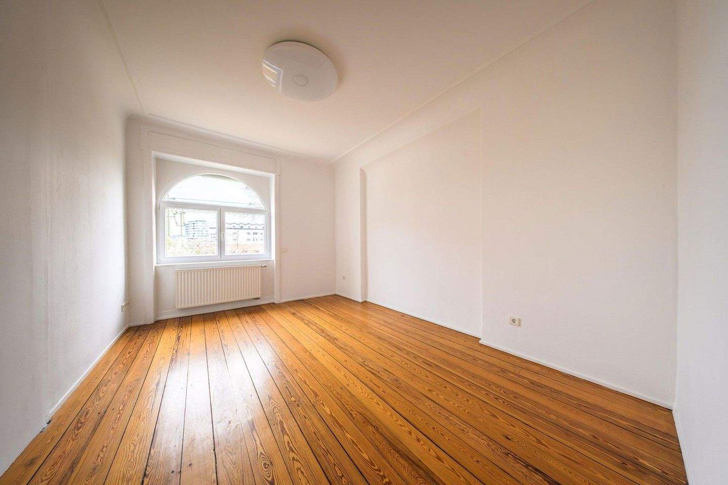 Spacious 3-Room Apartment with Additional Living Area – Stuttgart-Nord