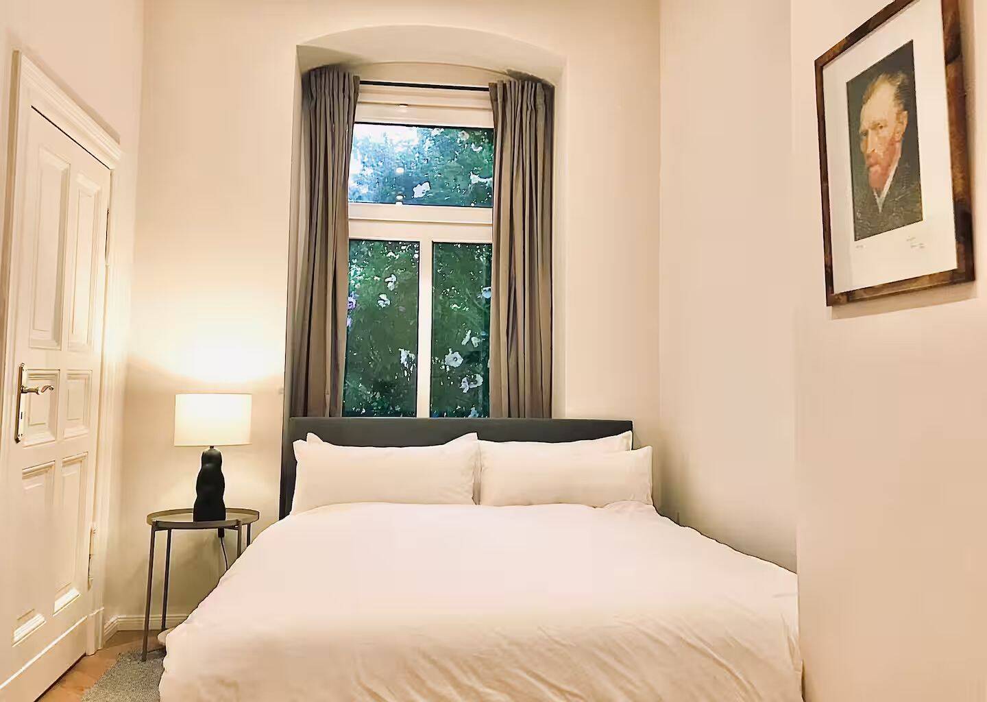 Luxury 4-Room Fully Furnished Apartment with Two Bathrooms – Charlottenburg, Berlin