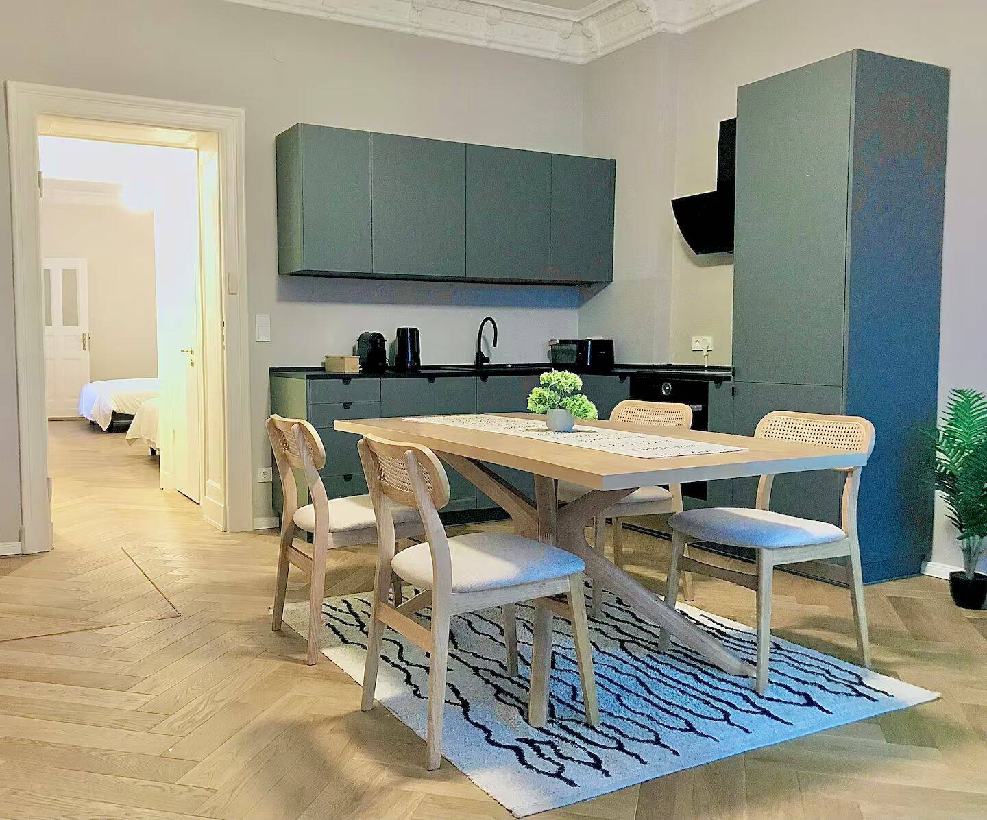 Luxury 4-Room Fully Furnished Apartment with Two Bathrooms – Charlottenburg, Berlin