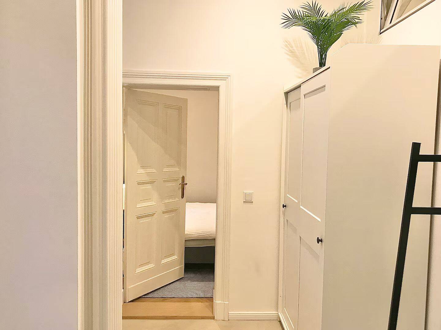 Luxury 4-Room Fully Furnished Apartment with Two Bathrooms – Charlottenburg, Berlin