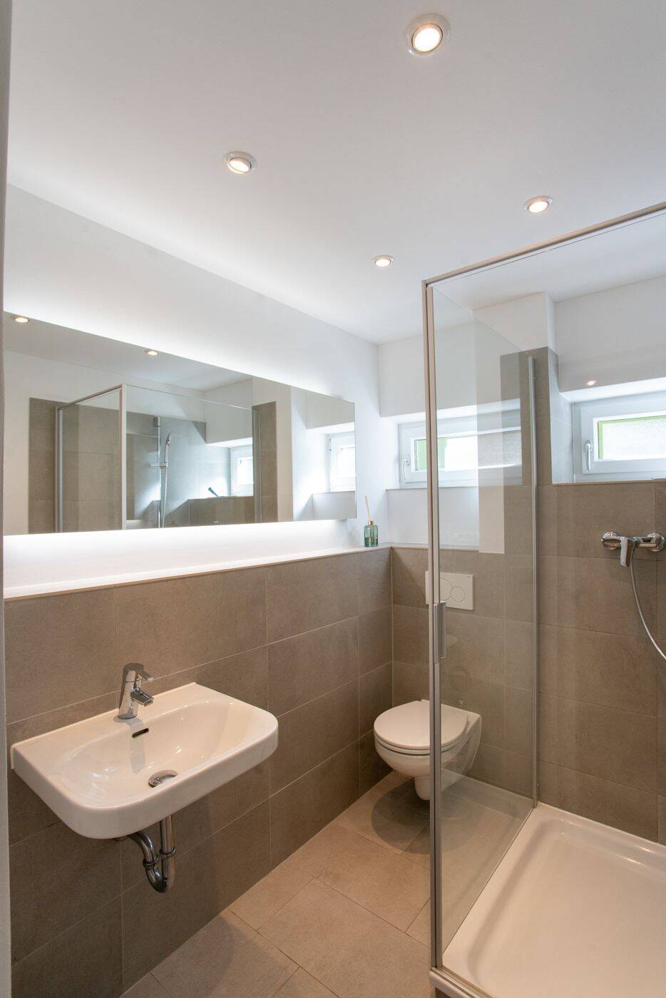 Fully Furnished 3-Room Apartment