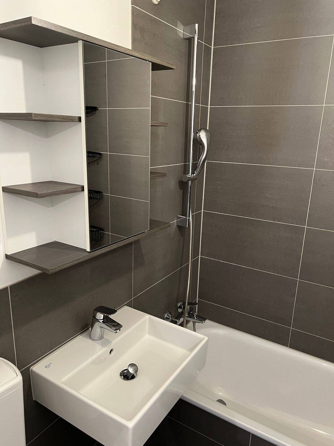 Modern Renovated Studio Apartment in Schwabing-West