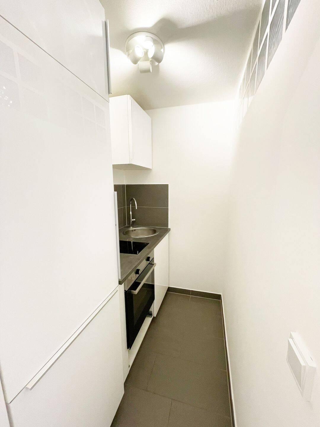 Modern Renovated Studio Apartment in Schwabing-West