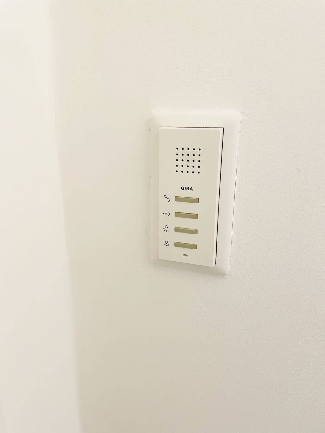 Modern Renovated Studio Apartment in Schwabing-West