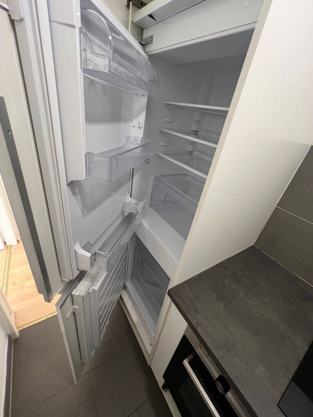 Modern Renovated Studio Apartment in Schwabing-West