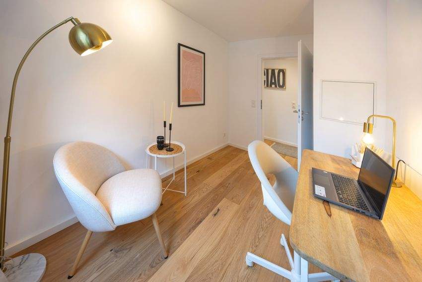 Stylish 3-Room Apartment with Parking & Elevator – Fully Renovated in Maxvorstadt, Munich
