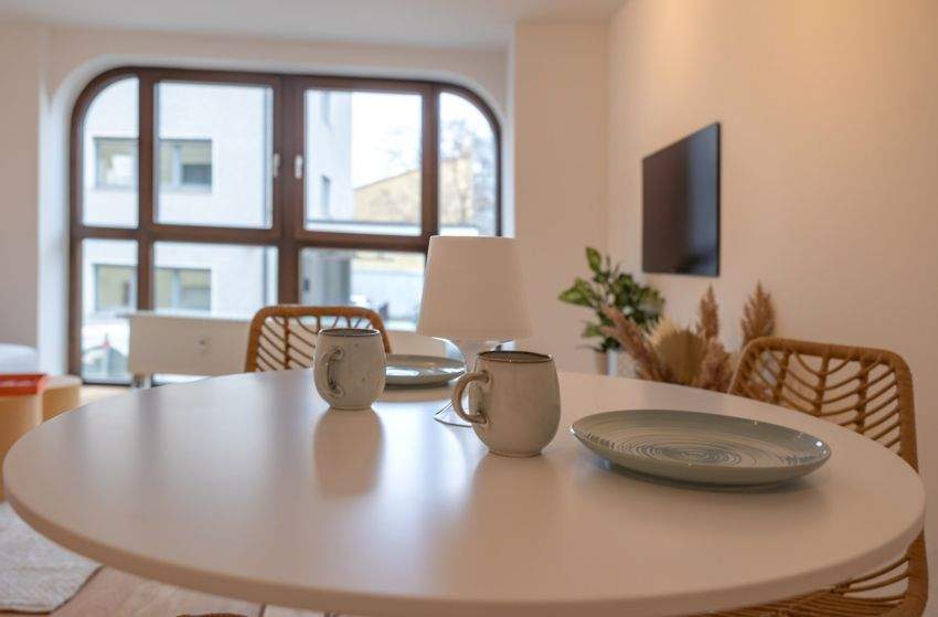 Stylish 3-Room Apartment with Parking & Elevator – Fully Renovated in Maxvorstadt, Munich