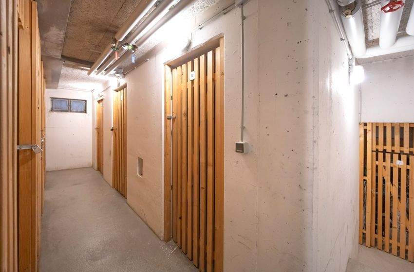 Stylish 3-Room Apartment with Parking & Elevator – Fully Renovated in Maxvorstadt, Munich