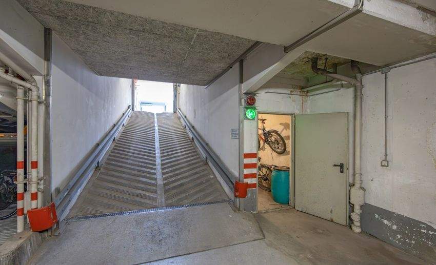 Stylish 3-Room Apartment with Parking & Elevator – Fully Renovated in Maxvorstadt, Munich