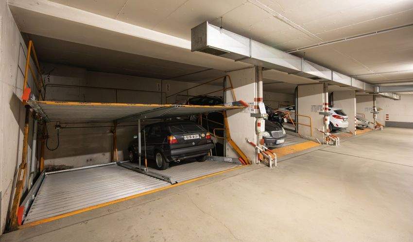 Stylish 3-Room Apartment with Parking & Elevator – Fully Renovated in Maxvorstadt, Munich