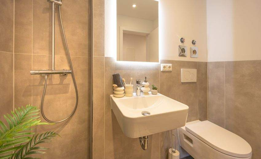 Stylish 3-Room Apartment with Parking & Elevator – Fully Renovated in Maxvorstadt, Munich