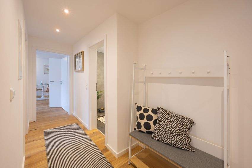 Stylish 3-Room Apartment with Parking & Elevator – Fully Renovated in Maxvorstadt, Munich