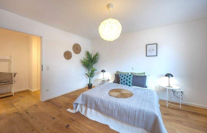 Stylish 3-Room Apartment with Parking & Elevator – Fully Renovated in Maxvorstadt, Munich