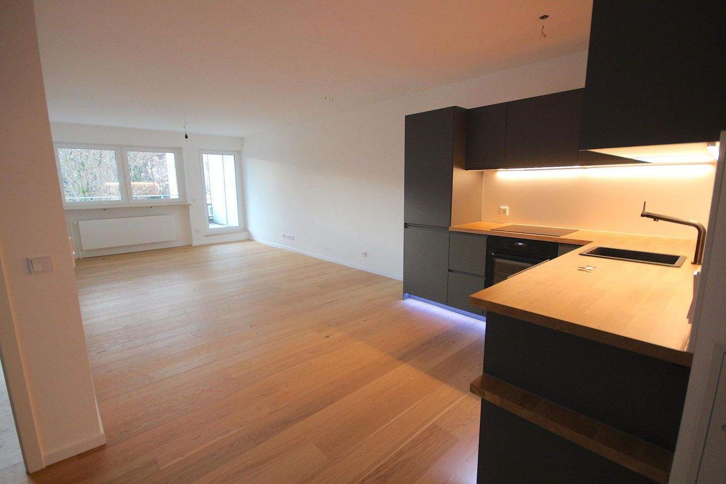 Spacious 2-Room Apartment with Balcony & Parking – Au-Haidhausen, Munich