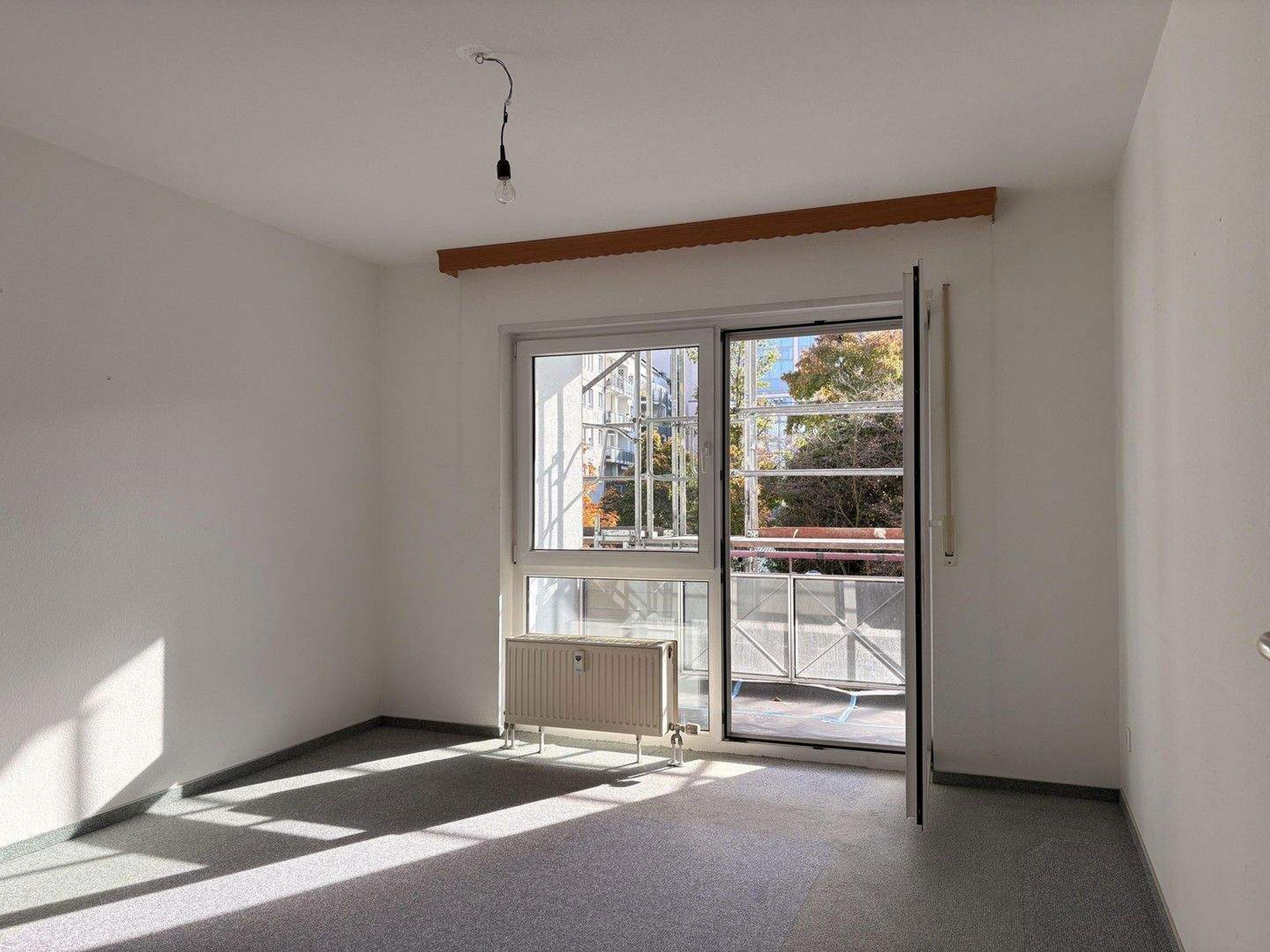 Bright 3-Room Apartment with Balcony & Parking – Prime Location in Sachsenhausen, Frankfurt