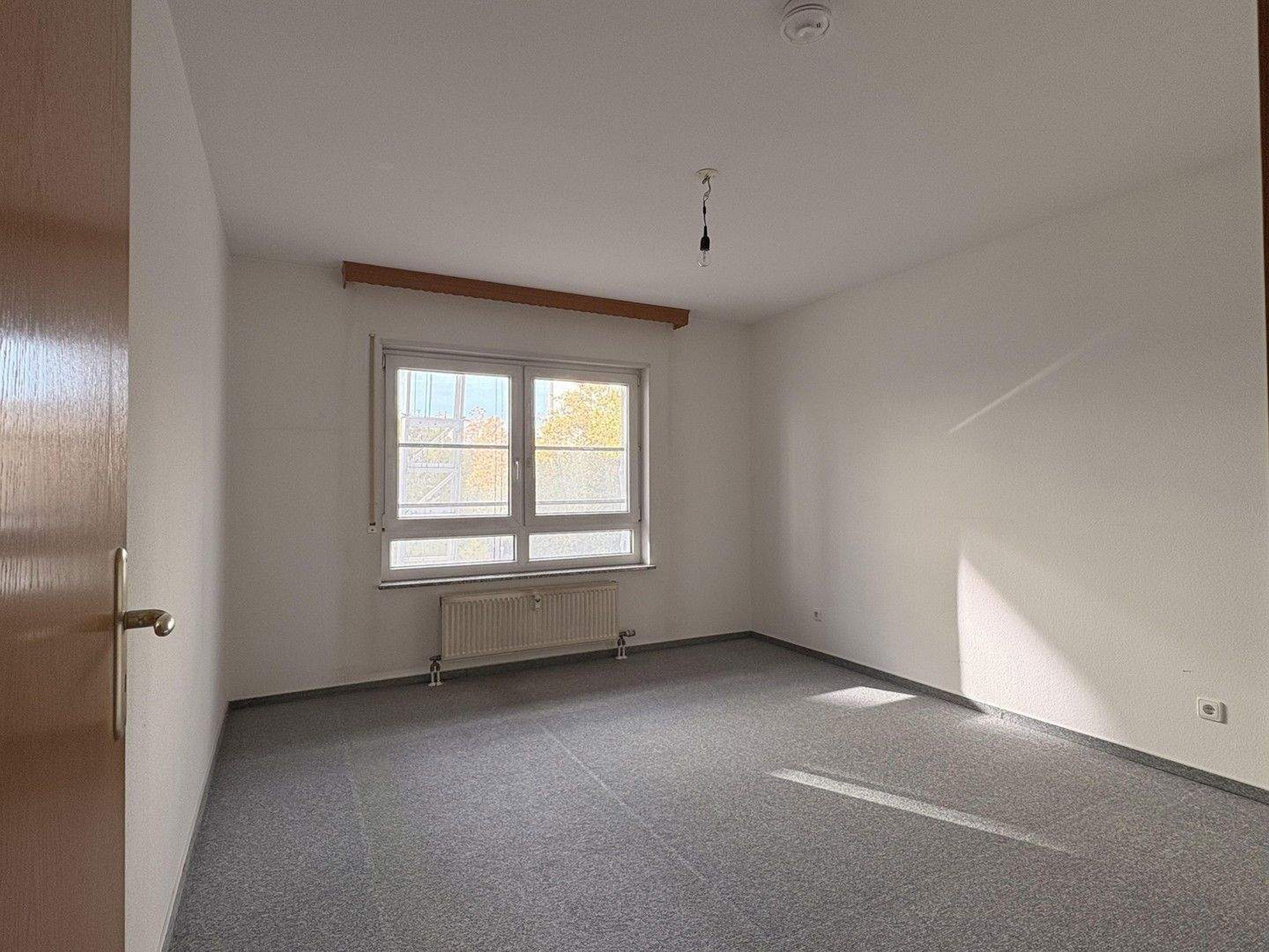 Bright 3-Room Apartment with Balcony & Parking – Prime Location in Sachsenhausen, Frankfurt