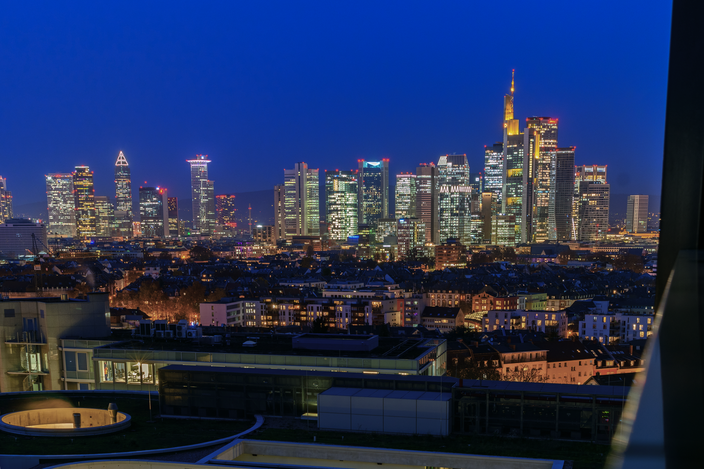 Luxury 3-Room Apartment with Skyline Views & Winter Gardens – Henninger Turm, Frankfurt