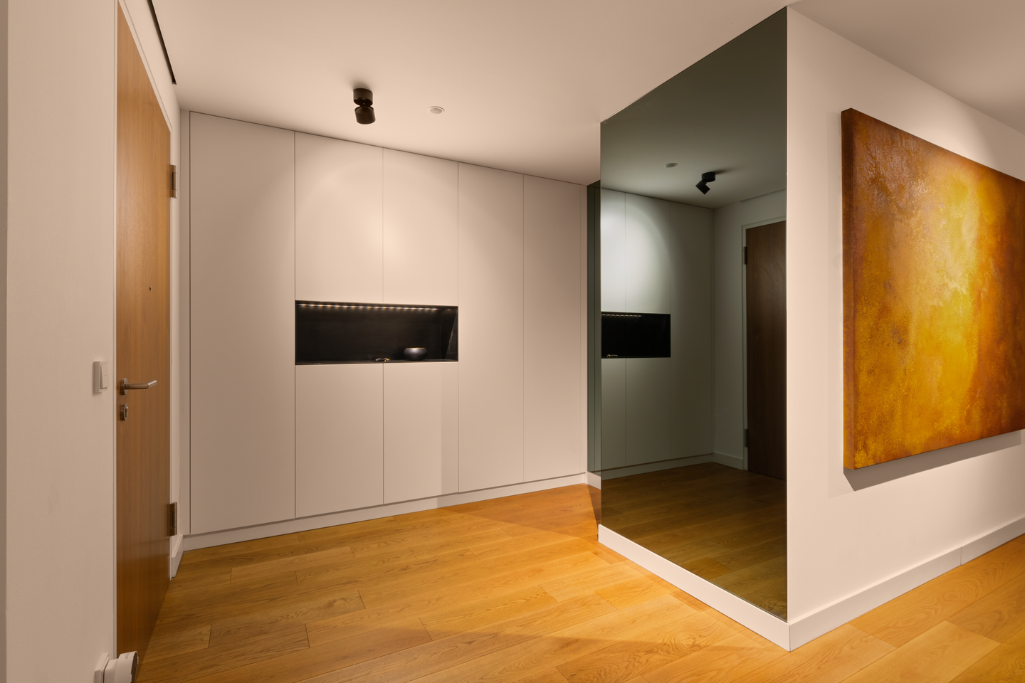 Luxury 3-Room Apartment with Skyline Views & Winter Gardens – Henninger Turm, Frankfurt