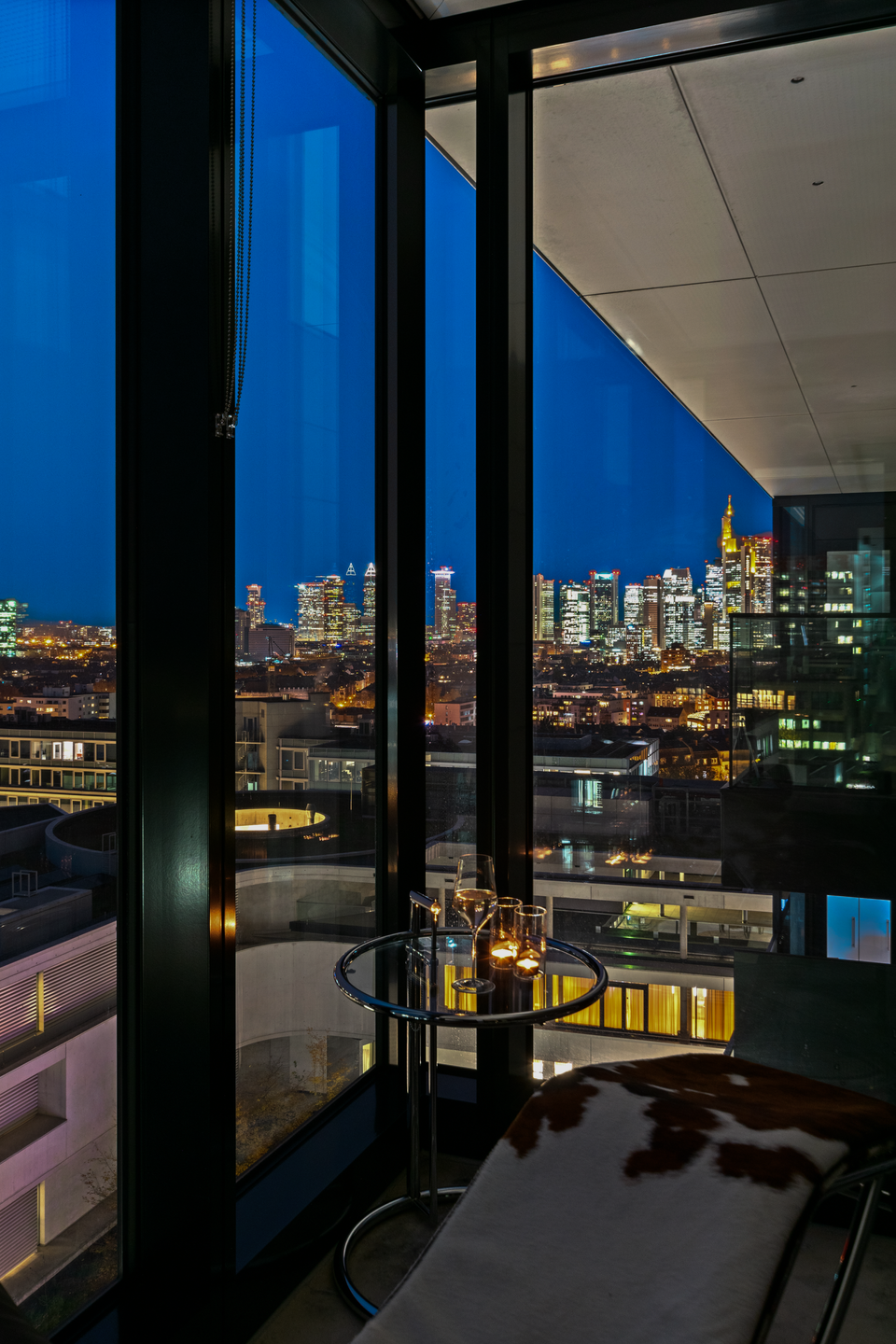 Luxury 3-Room Apartment with Skyline Views & Winter Gardens – Henninger Turm, Frankfurt