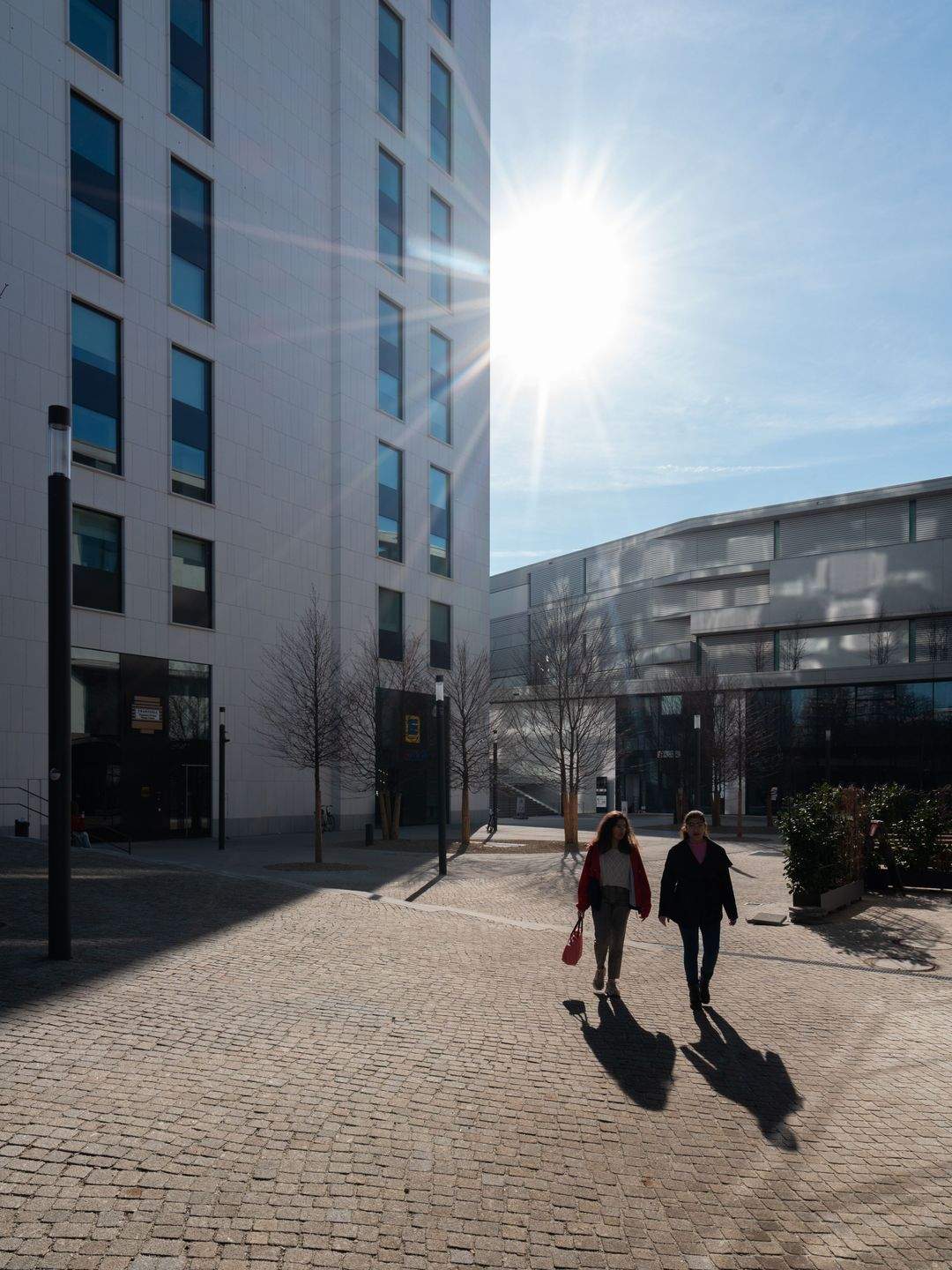 Luxury 3-Room Apartment with Skyline Views & Winter Gardens – Henninger Turm, Frankfurt