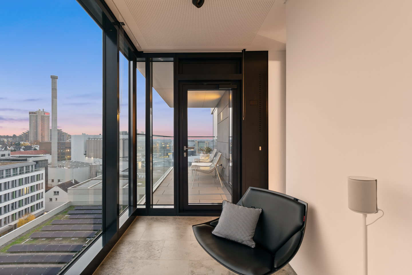 Luxury 3-Room Apartment with Skyline Views & Winter Gardens – Henninger Turm, Frankfurt